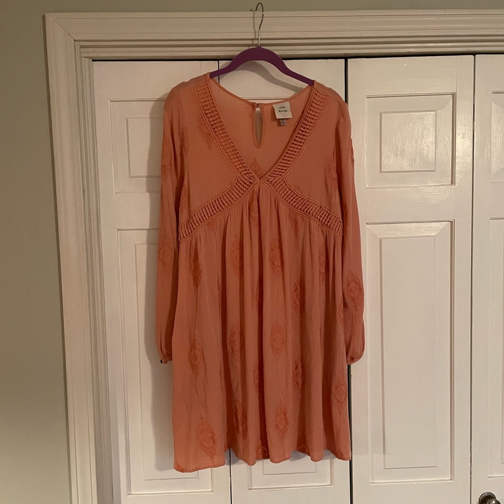 Knox Rose apricot dress. Size medium, fits a large.